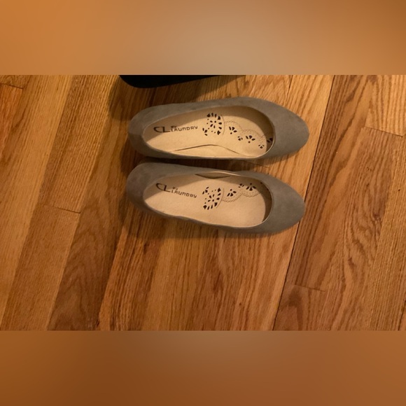 Two pairs of shoes black and beige , wear sometimes, size 6us , in chamois - Picture 2 of 7